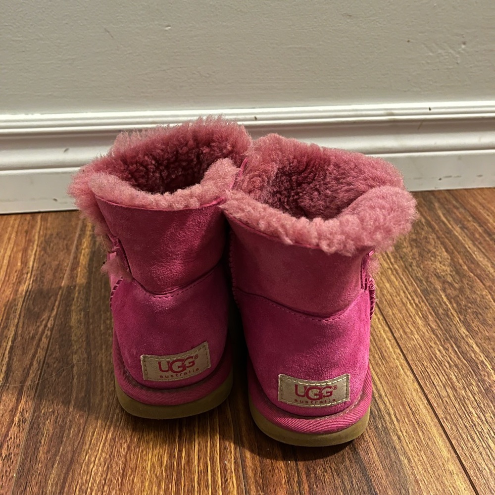 Pink Mini Ugg Size 6